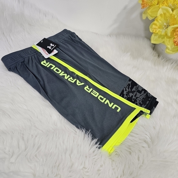 Under Armour Boy's shorts,  size medium gray/green new. - Picture 2 of 12